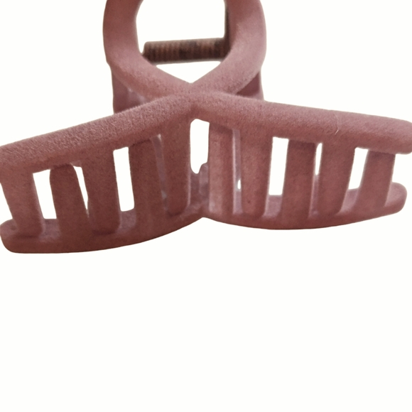 🍁 3/$15 Flocked Loop Hair Clip - Picture 4 of 5